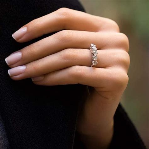 rüyada sevdiğinin parmağında nişan yüzüğü görmek